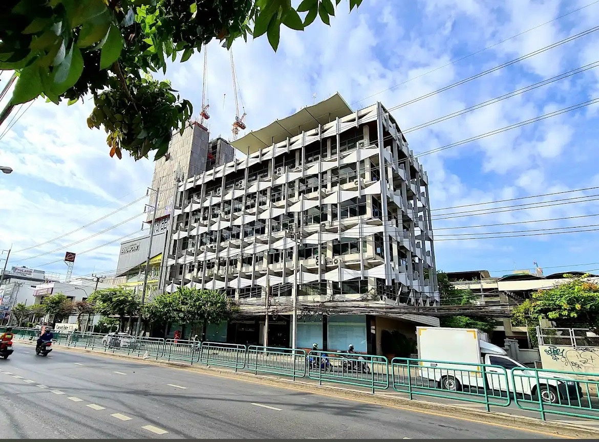 picture Bangkok Office For Rent on New Phetchaburi Road - 1/4