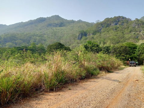 ขายที่เขาใหญ่ ที่เนินเขาวิวเขาสวยมาก 1-4 ไร่ พญาเย็น ปากช่อง กุดคล้าผ่านศึก ที่ลักษณะเป็นเนินลาด วิวเขาสวยมาก  087-9074045