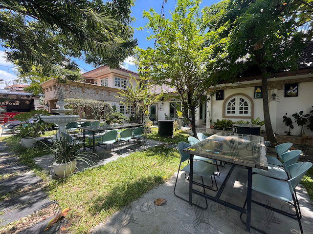 picture For rent Spacious House with Land (192 Sq. Wah)  – Soi Suan Phak, Near Central WestVille, Ratchaphruek Road | Convenient Access via Multiple Routes - 1/11