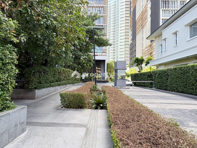Park Origin Phrom Phong