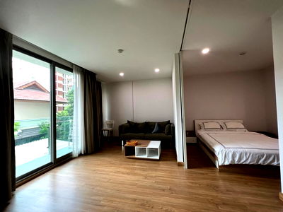 Condos for rent Chiang Mai : Room for rent, Nimmana Condo, rent 18,000 baht per month, call 098-6169416 Art