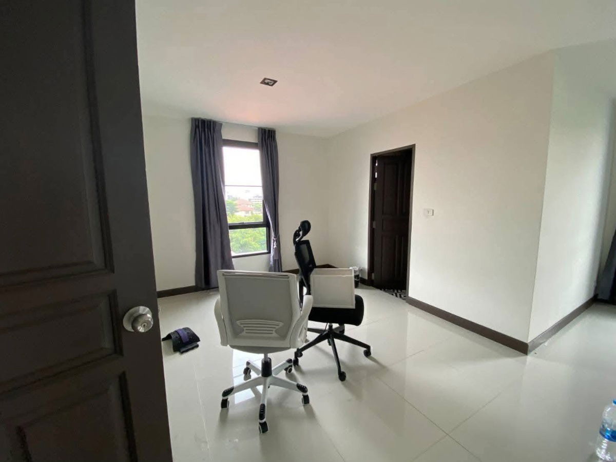 รูป 🏢 บ้าน / โฮมออฟฟิศ / สำนักงานให้เช่า 4 ชั้น 480 ตร.ม. ทำเลใจกลางเมือง ใกล้ MRT สุทธิสาร – MRT ห้วยขวาง - รูปที่ 8/19