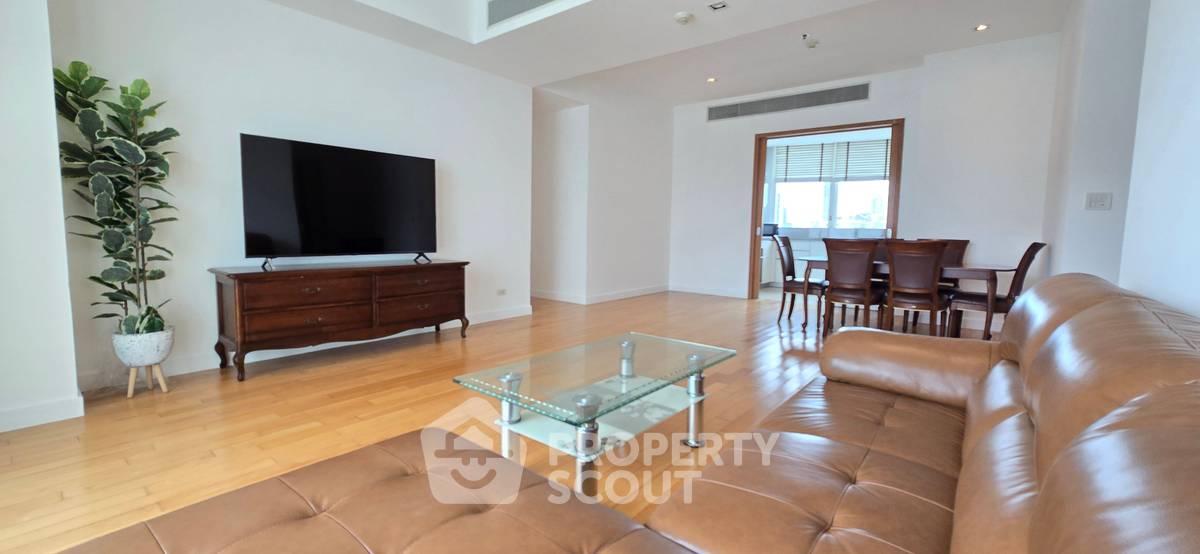 picture 3-BR Condo at Millennium Residence @ Sukhumvit Condominium near BTS Phrom Phong (ID 2249151) - 3/18