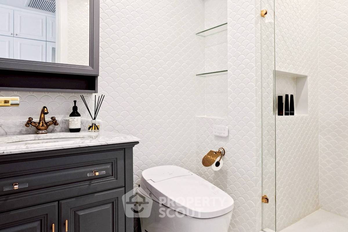 picture 4-BR Condo at Athenee Residence near BTS Phloen Chit (ID 2237331) - 3/20