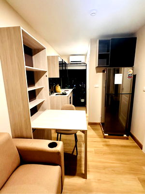 Condos for rent Amata Nakorn : 公寓出租，一居室，靠近高速公路，交通便利，家具齐全。Condo for rent, one bedroom, near the motorway, convenient for traveling anywhere, fully furnished.