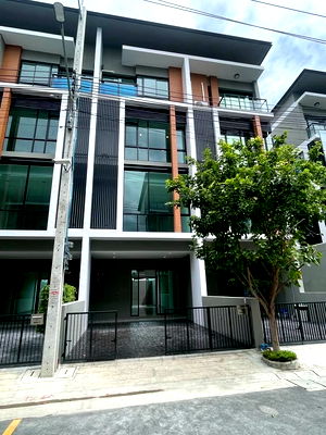เช่าทาวน์โฮม ถนนประดิษฐ์มนูธรรม : โฮมออฟฟิศ 4 ชั้น โครงการ Premium Place Mix นวมินทร์ เช่า