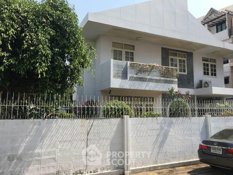 4-BR House near MRT Lumphini (ID 2108494)