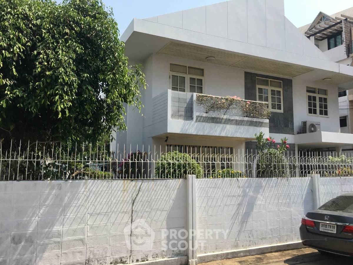 picture 4-BR House near MRT Lumphini (ID 2108494) - 1/8