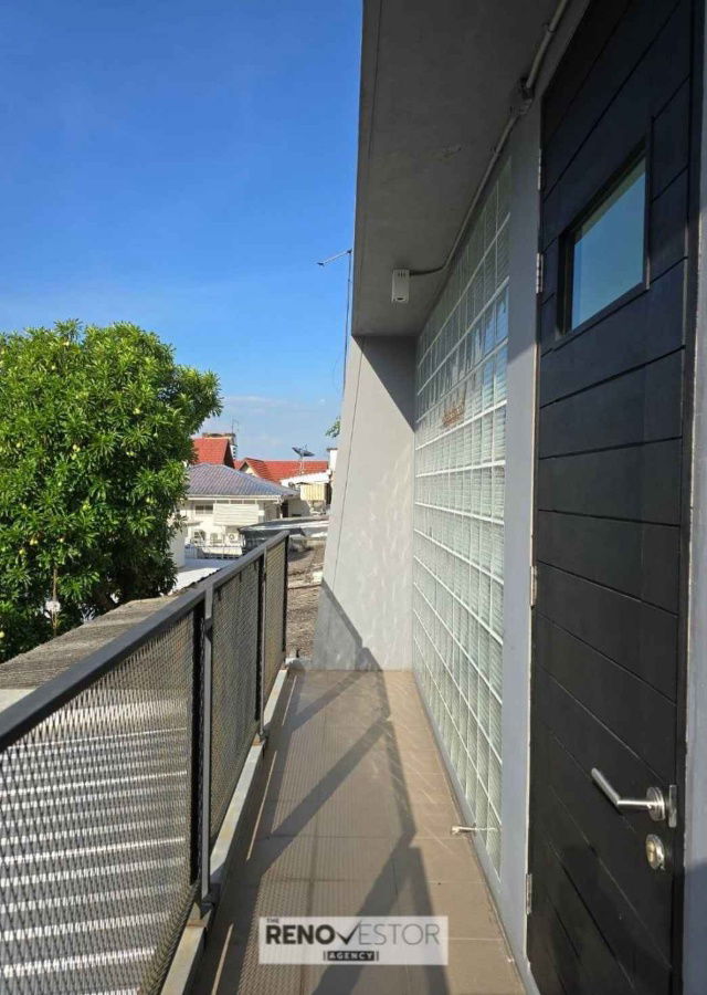 picture For Sale - Spacious Loft-Style Townhome, Ekkamai 22, 215 sqm, Central Bangkok - 14/16