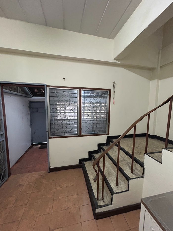 รูป ขายโฮมออฟฟิศ 3 ชั้น ทำเลติดถนนข้าวหลาม ต.บ้านเสม็ด อ.เมือง จ.ชลบุรี ติดถนนใหญ่ เห็นชัดทุกสายตา เดินทางสะดวก เหมาะสำหรับเจ้าของธุรกิจที่ต้องการ - รูปที่ 4/16