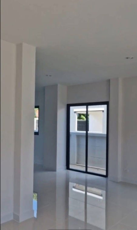รูป 🏠✨ บ้านใหม่ให้เช่า ทำเลศักยภาพ ใกล้รถไฟฟ้า คูคต – ลำลูกกาคลอง 3 ✨🏠 📌 บ้านใหม่พร้อมเข้าอยู่ในโครงการรุ่งเรืองวิลล่า ลำลูกกา คลอง 3 - รูปที่ 5/8