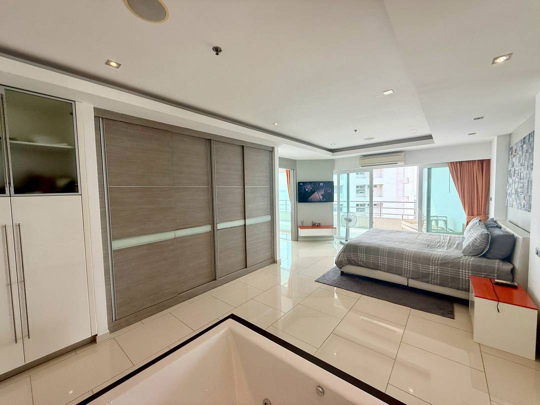picture 2 Bedrooms Condominium @ View Talay 3 - 7/21