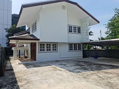 ให้เช่าบ้านหลังใหญ่ 150 ตารางวาอยู่โซนลาดพร้าวซอย 44 พร้อมอยู่  5 ห้องนอน 