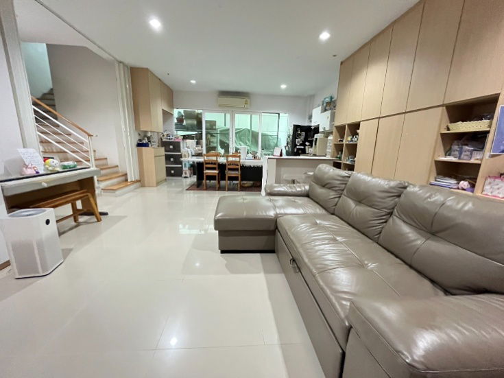 รูป ให้เช่า ทาวน์เฮ้าส์ บ้านกลางเมือง เออร์บาเนี่ยน พระราม 9-ลาดพร้าว   - รูปที่ 2/23