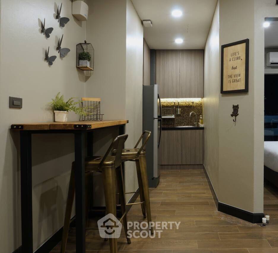 picture 2-BR Condo at Phayathai Plaza near BTS Phaya Thai (ID 868292) - 2/9