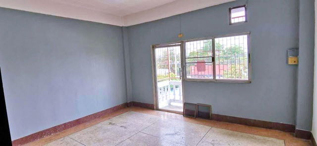 picture Romklao ARL LatKrabang 749m. 4.5-story commercial building for rent corner unit 24sq wah 385 sq m A - 7/8