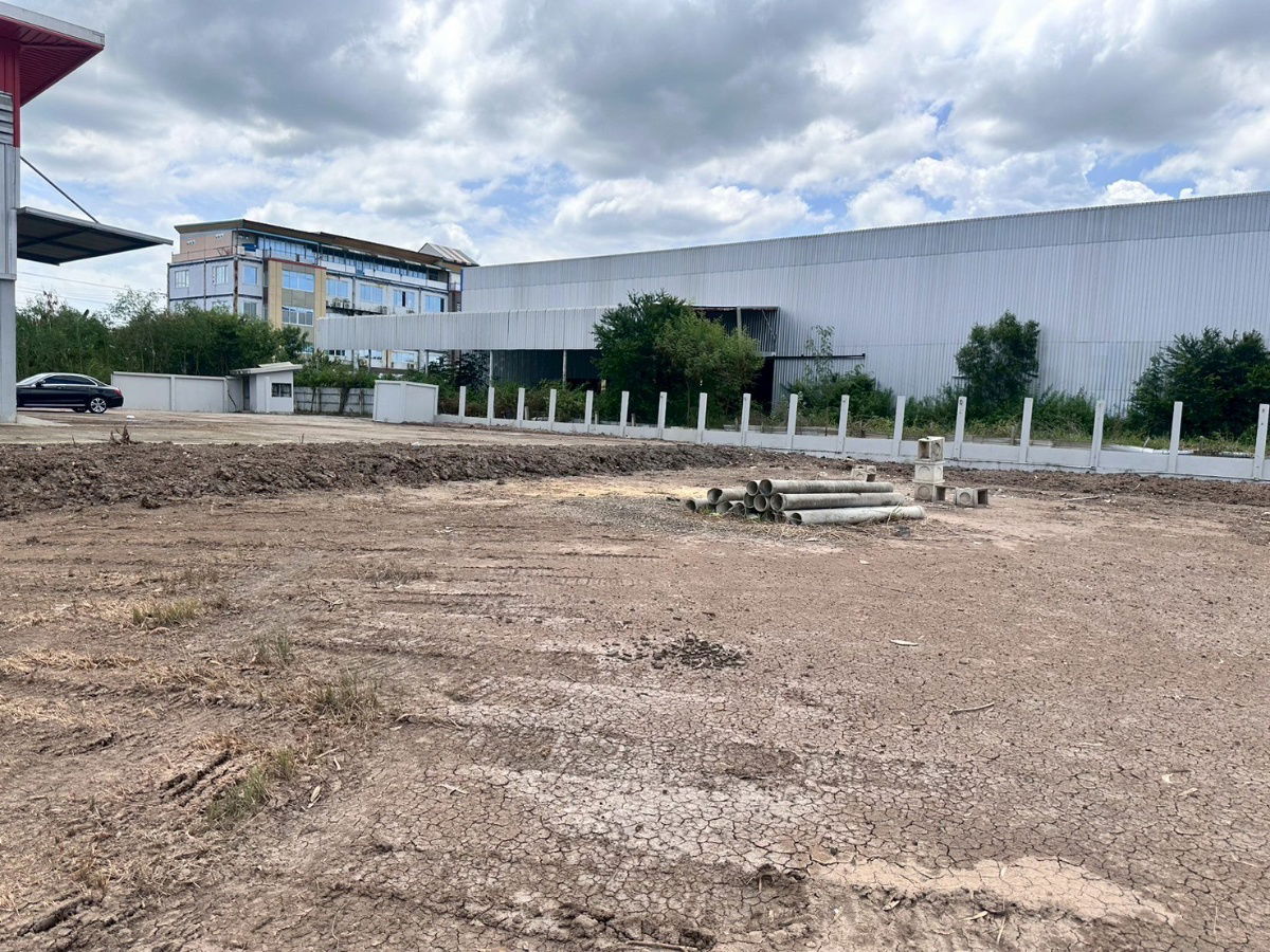 picture Land with factory warehouse for sale in Sai Noi District, Nonthaburi. Total area: 6 rai (2 title deeds). - 6/17