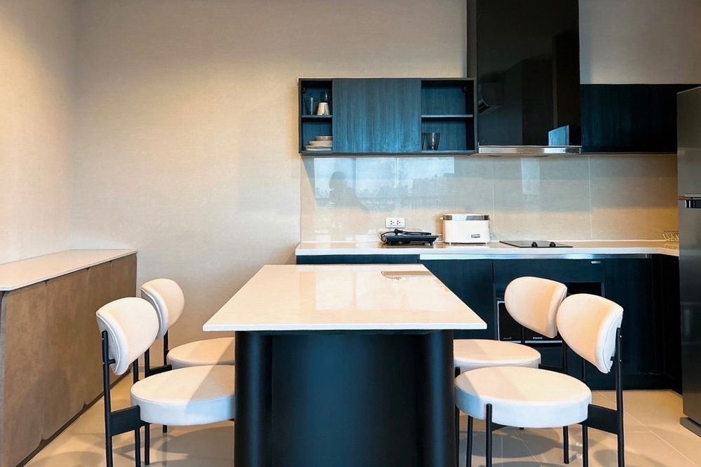 picture  Sale with tenant !! 🔥 Code C20230203164....Rhythm Sukhumvit 44/1, 2 bed, 1 bath, City View, high floor22++, furnished, modern style, Special Deal!!📣 - 7/11