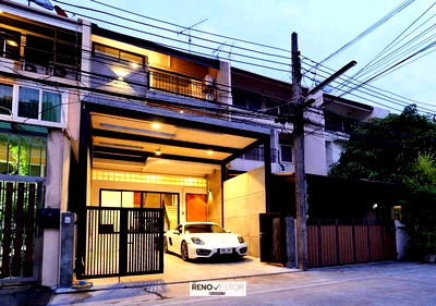 ทาวน์โฮม ซอยเอกมัย (สุขุมวิท 63) : ขาย LOFT EKKAMAI 28 — ทาวน์โฮม 5 ชั้น สไตล์ลอฟต์ ใจกลางเอกมัย28