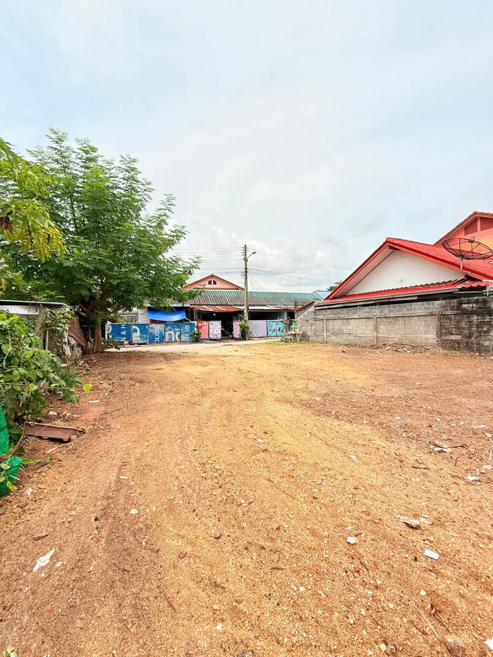 picture Land in Nakluae Pattaya located close to Sanctuary of Truth and Aksorn School - 1/3