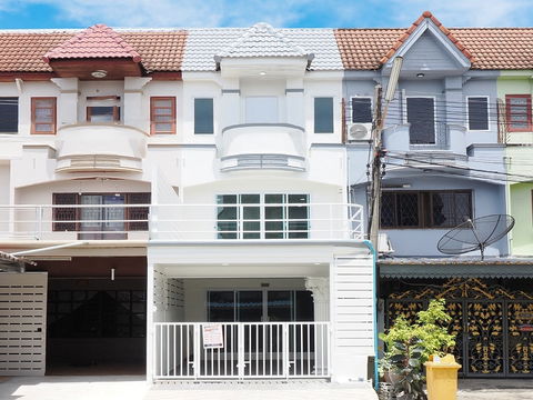 ขายราคาพิเศษ ทาวน์โฮม 3 ชั้น ม.พงษ์ศิริชัย2 17 ตรว. 4นอน 3น้ำ บ้านสวย ทำเลดี ฟังชั่นดีเยี่ยม พร้อมเฟอร์ พร้อมเข้าอยู่ได้ทันที [เพชรเกษม-พุทธสาคร-สาย4]