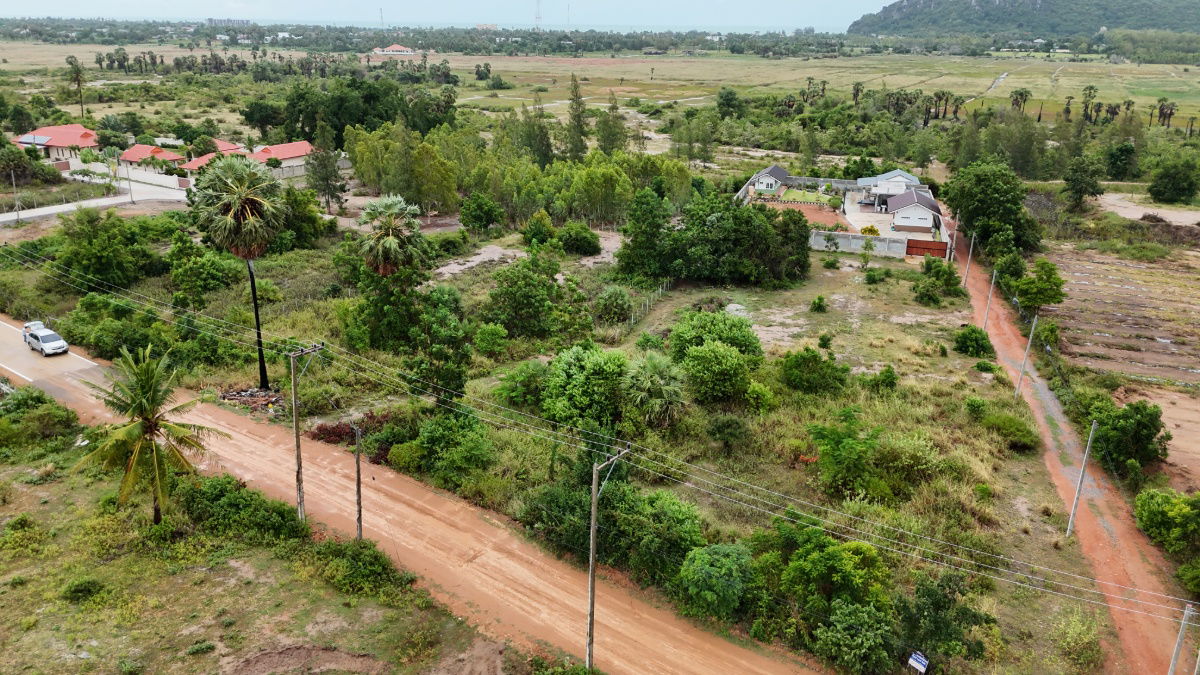 picture EXCLUSIVE LAND FOR SALE: 1.49 Rai (approx. 0.59 Acre) with Red Garuda Title Deed – Your Dream Home Awaits in Pranburi - 5/8
