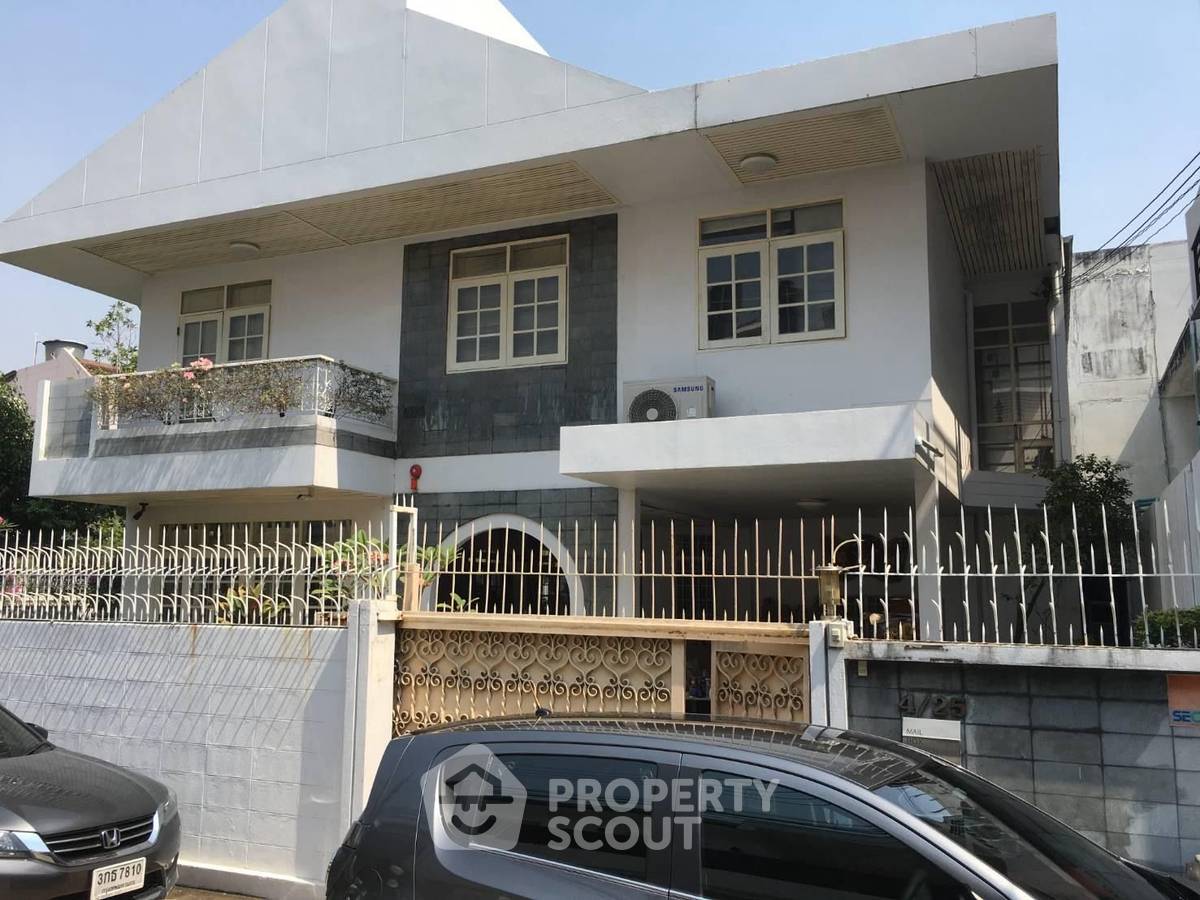 picture 4-BR House near MRT Lumphini (ID 2108494) - 3/8