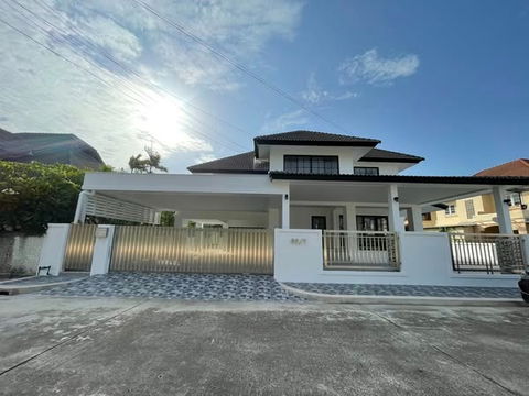 UK06-061 🏡 2.5-storey detached house for rent - near Bangsaen Beach 💰 Rental price: 32,000 baht/month