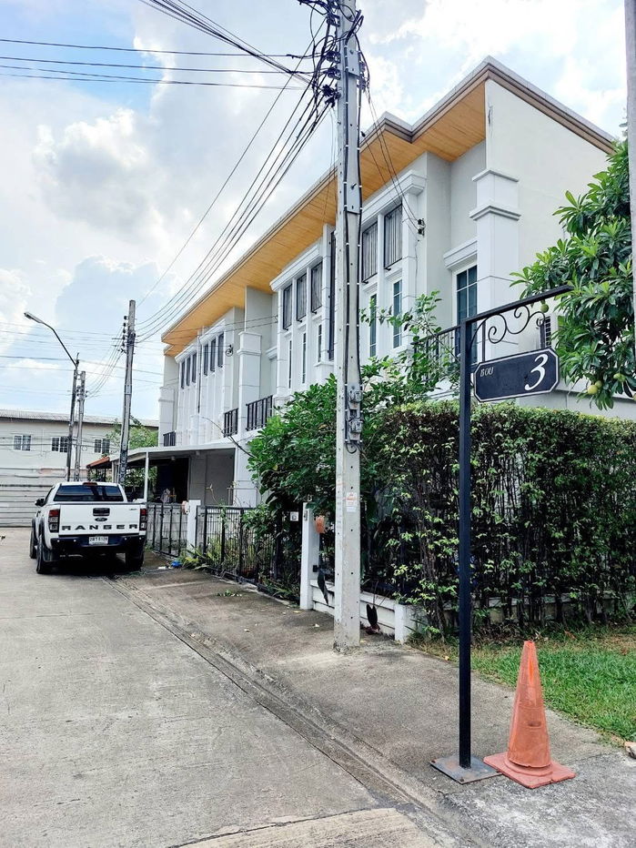 รูป 🏡 ทาวน์โฮมรีโนเวทใหม่ สวยพร้อมอยู่ โกลเด้นทาวน์ รามอินทรา – คู้บอน 27 ✨ รีโนเวทใหม่ทั้งหลัง + แถมเฟอร์ SB / Index พร้อมเข้าอยู่ได้ทันที! - รูปที่ 2/20