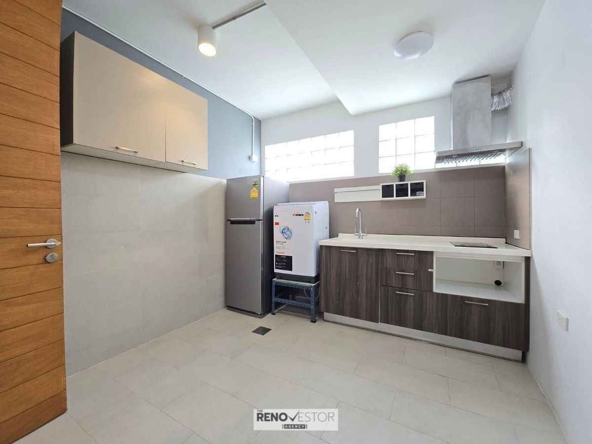 picture For Sale - Spacious Loft-Style Townhome, Ekkamai 22, 215 sqm, Central Bangkok - 10/16