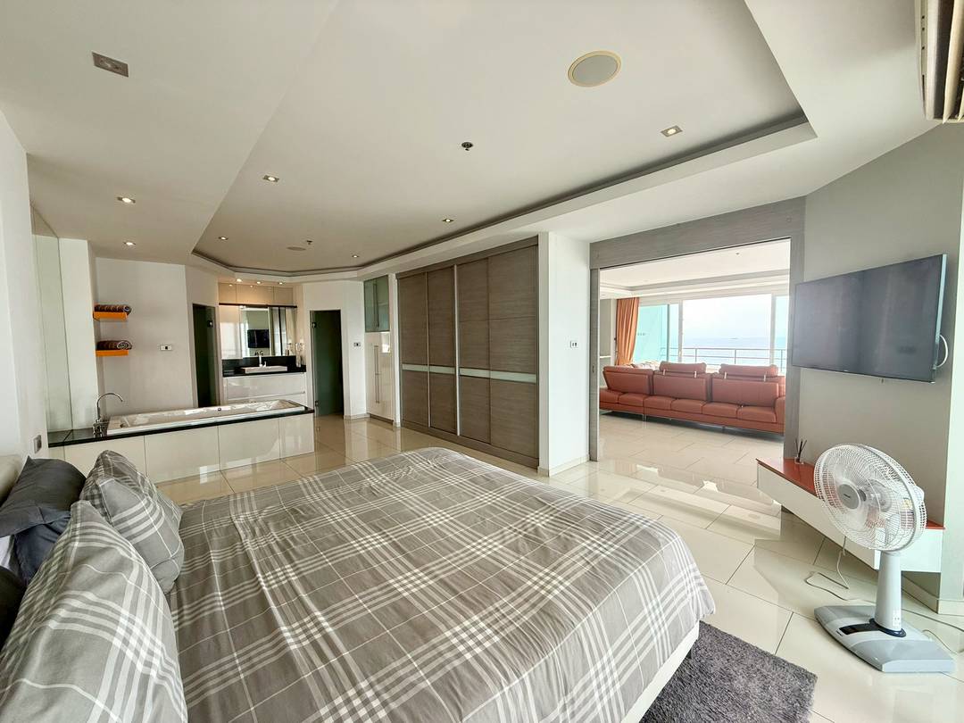 picture 2 Bedrooms Condominium @ View Talay 3 - 8/21