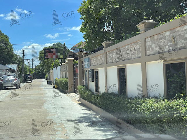 picture For rent Spacious House with Land (192 Sq. Wah)  – Soi Suan Phak, Near Central WestVille, Ratchaphruek Road | Convenient Access via Multiple Routes - 4/11