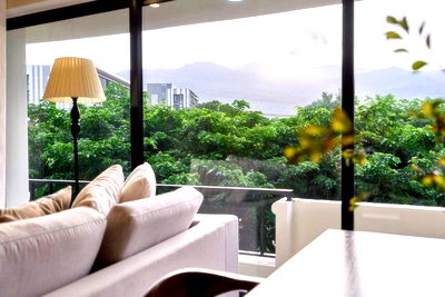 Condos for sale 700 Year Sports Arena Chiang Mai : Condo 2 bedrooms for sale near Nimman road with mountain view Tel. 082-389-9314 (Boo)