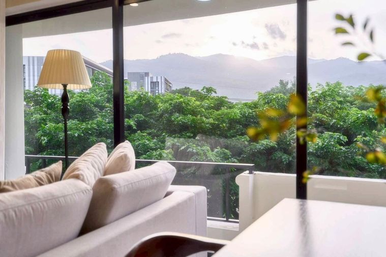 ขายด่วน พร้อมอยู่ คอนโดรีโนเวทใหม่ ใกล้นิมมาน 2ห้องนอน วิวดอยสุเทพ โทร082-3899314 บู