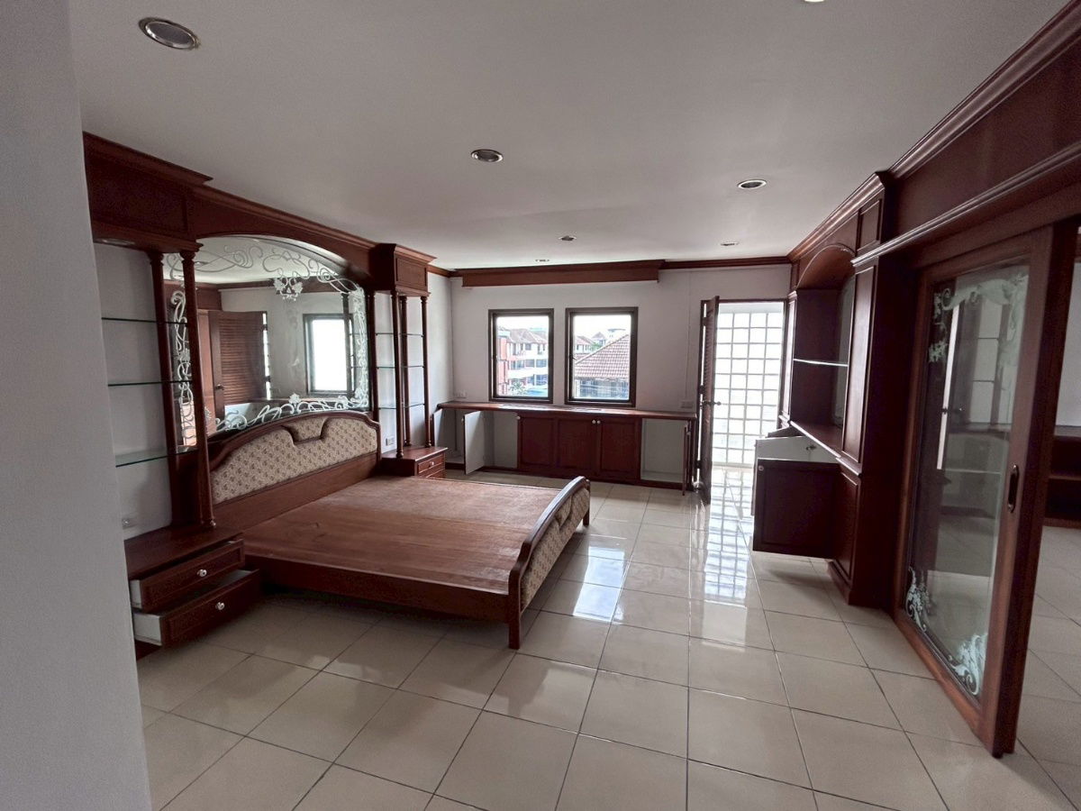 picture Home Office in the middle of Town in Town for RENT/ 办公别墅出租 - 2/35