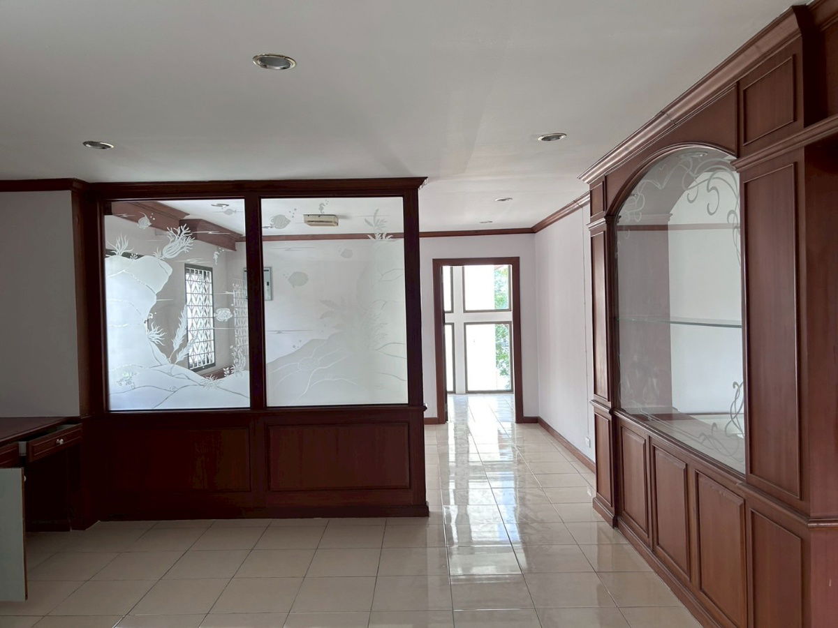 picture Home Office in the middle of Town in Town for RENT/ 办公别墅出租 - 8/35