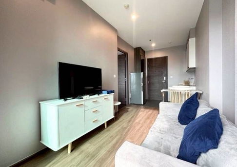 Condo for rent at C Ekkamai, 1 bedroom, 1 bathroom, 32 sq m, 33rd floor.