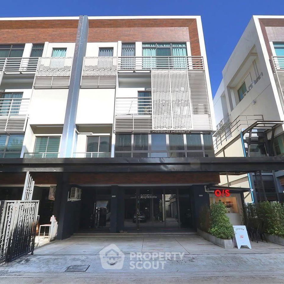 รูป ทาวน์เฮาท์ 3-ห้องนอน ใน นวลจันทร์ (ID 2066407) - รูปที่ 1/17