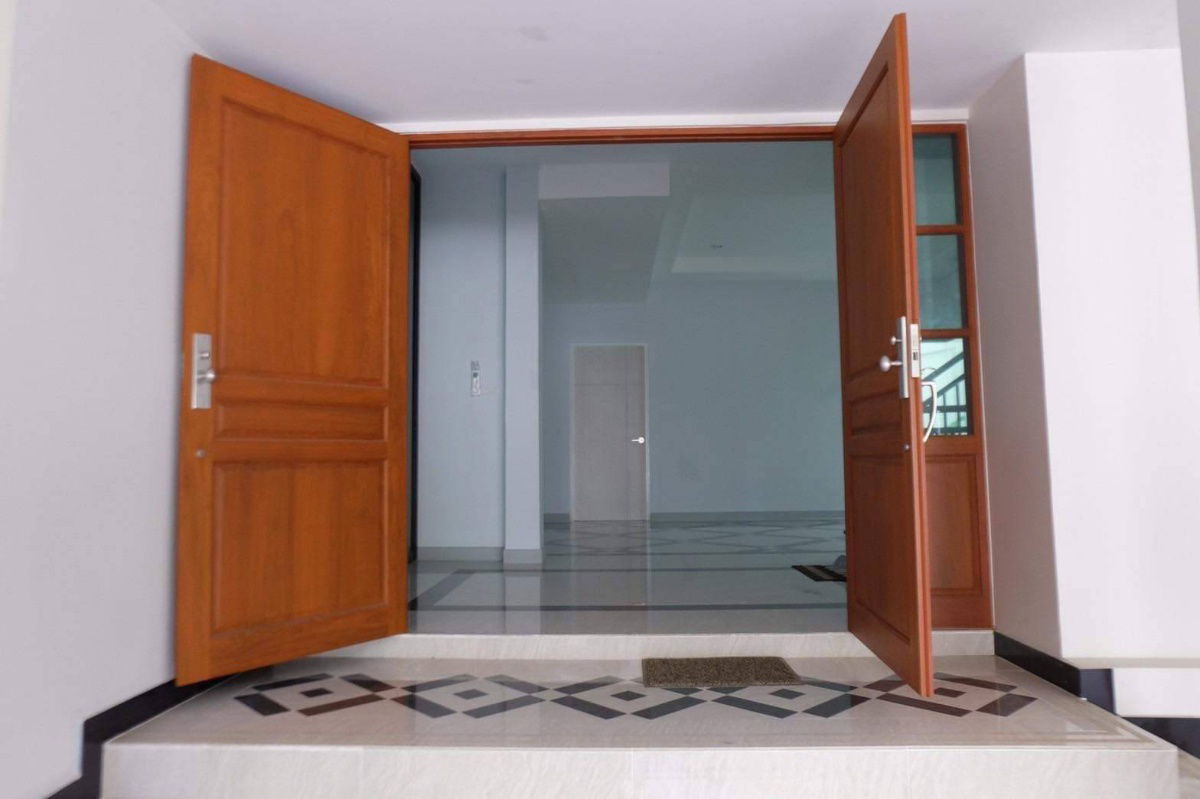 รูป ขายบ้านเดี่ยวบางนา หมู่บ้านกฤษดานคร บางนา กม.6 ใกล้เมกะบางนา พร้อมสระว่ายน้ำ มีชั้นใต้ดิน หมู่บ้านติดถนนบางนาตราด ใกล้สนามบินสุวรรณภูมิ 087-9074045 - รูปที่ 4/12