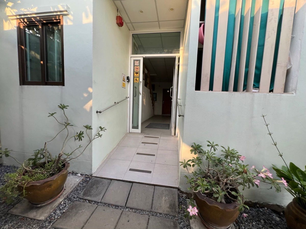 picture For sale: Land with a 3-storey dormitory building on a 100-square-wah plot, located in Soi Onnut 66, Bangkok - 4/10