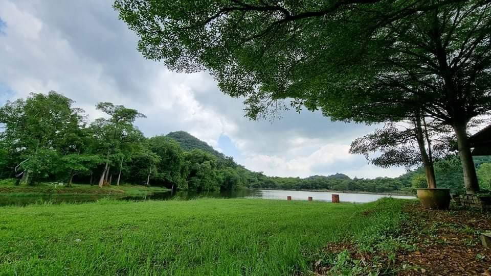 รูป ขายที่ดินติดน้ำ 27 ไร่ อำเภอเมือง ดอนตะโก ราชบุรี ที่ดินวิวเขาติดน้ำสวยมาก ใกล้เส้นเพชรเกษม 1.4 กม. ใกล้เขาแก่นจันทร์ แยกห้วยไผ่ ขายถูก 0879074045 - รูปที่ 1/5