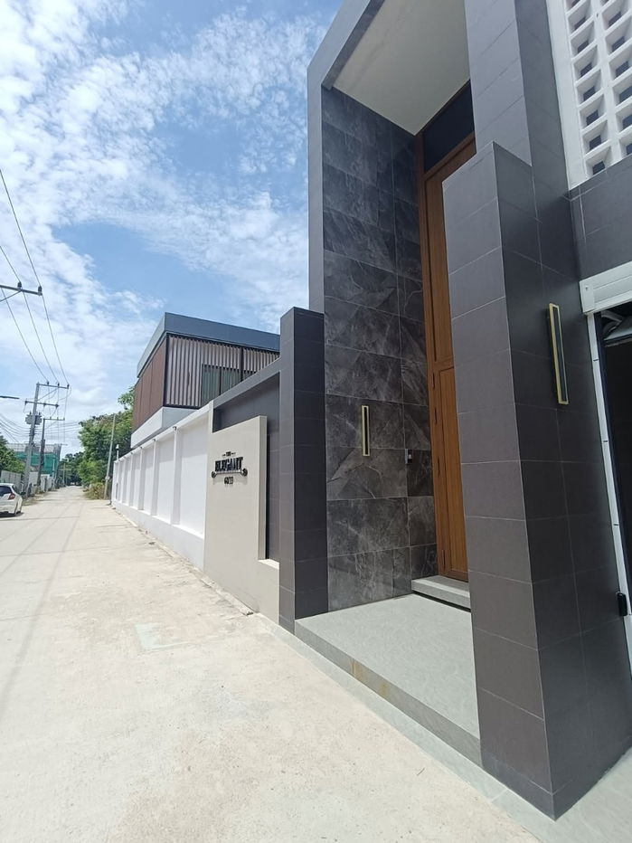 picture Beautiful luxury house for sale, good view, Jomtien Beach area, house with solar cells - 2/13