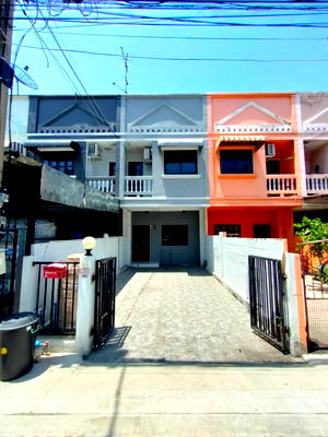 ทาวน์โฮม ปากเกร็ด นนทบุรี : ขายทาวน์เฮ้าส์ 2 ชั้น สุขาประชาสรรค์ 3 ปากเกร็ด นนทบุรี, 2 ห้องนอน 2 ห้องน้ำ พื้นที่ 19 ตารางวา ตกแต่งพร้อมอยู่
