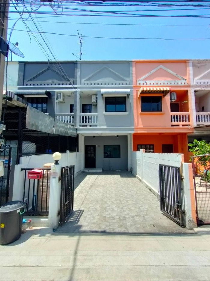 รูป ขายทาวน์เฮ้าส์ 2 ชั้น สุขาประชาสรรค์ 3 ปากเกร็ด นนทบุรี, 2 ห้องนอน 2 ห้องน้ำ พื้นที่ 19 ตารางวา ตกแต่งพร้อมอยู่ - รูปที่ 1/13