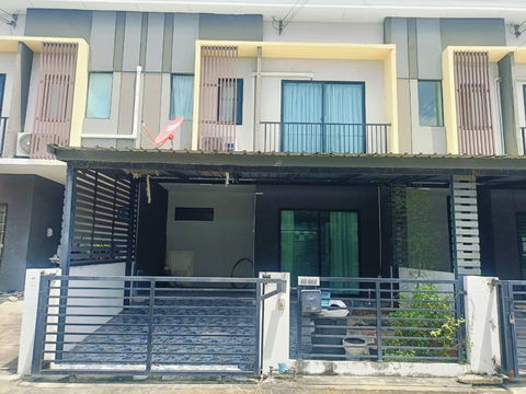 🏡 ขายด่วนหรือเช่า ทาวน์เฮ้าส์ 2 ชั้น ขนาด 18.2 ตร.วา 📍 หมู่บ้านเดอะคอนเนค 33 อ่อนนุช-วงแหวน