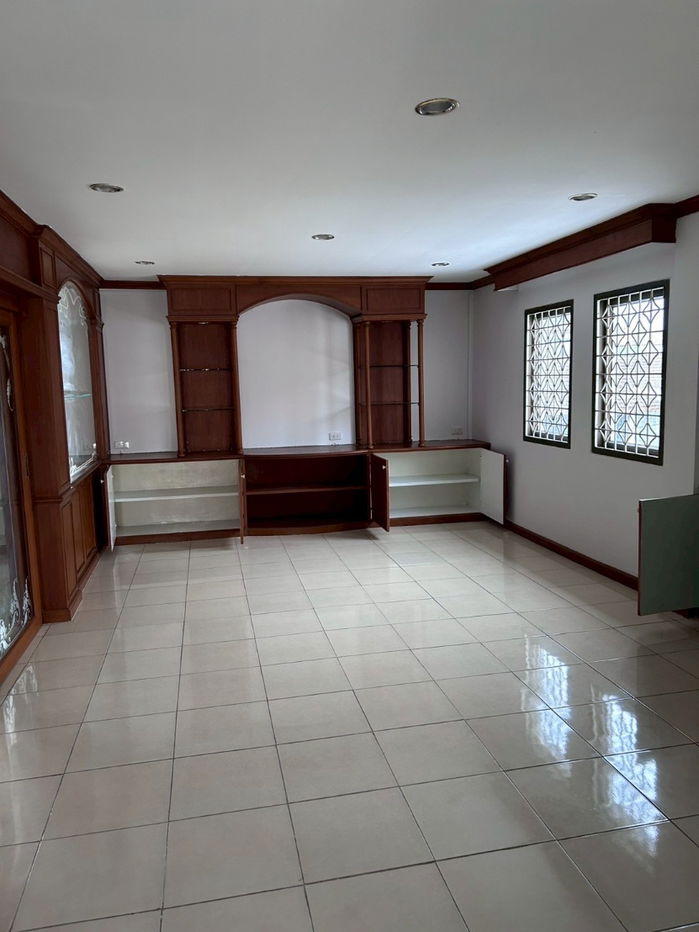 picture Home Office in the middle of Town in Town for RENT/ 办公别墅出租 - 35/35