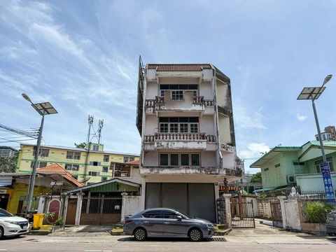 Land with buildings, next to the main road, Assumption Intersection, Sriracha, Chonburi