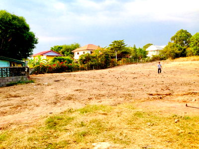 Land for sale Star Night Bazaar Rayong  : Filled Land for Sale, Downtown Rayong 568 sq.wah ,Soi Samrit 12, 450 meters from Rayong Technical College, Paknam, Rayong
