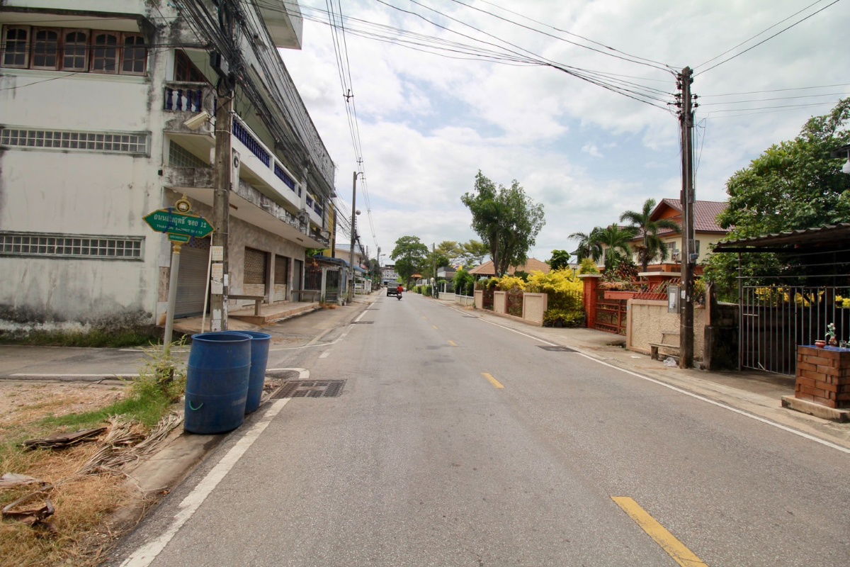 picture Filled Land for Sale, Downtown Rayong 568 sq.wah ,Soi Samrit 12, 450 meters from Rayong Technical College, Paknam, Rayong - 11/15