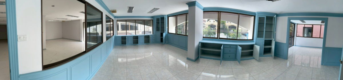 picture Home Office in the middle of Town in Town for RENT/ 办公别墅出租 - 24/35